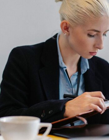 accountant8-1024x580-350x450-1